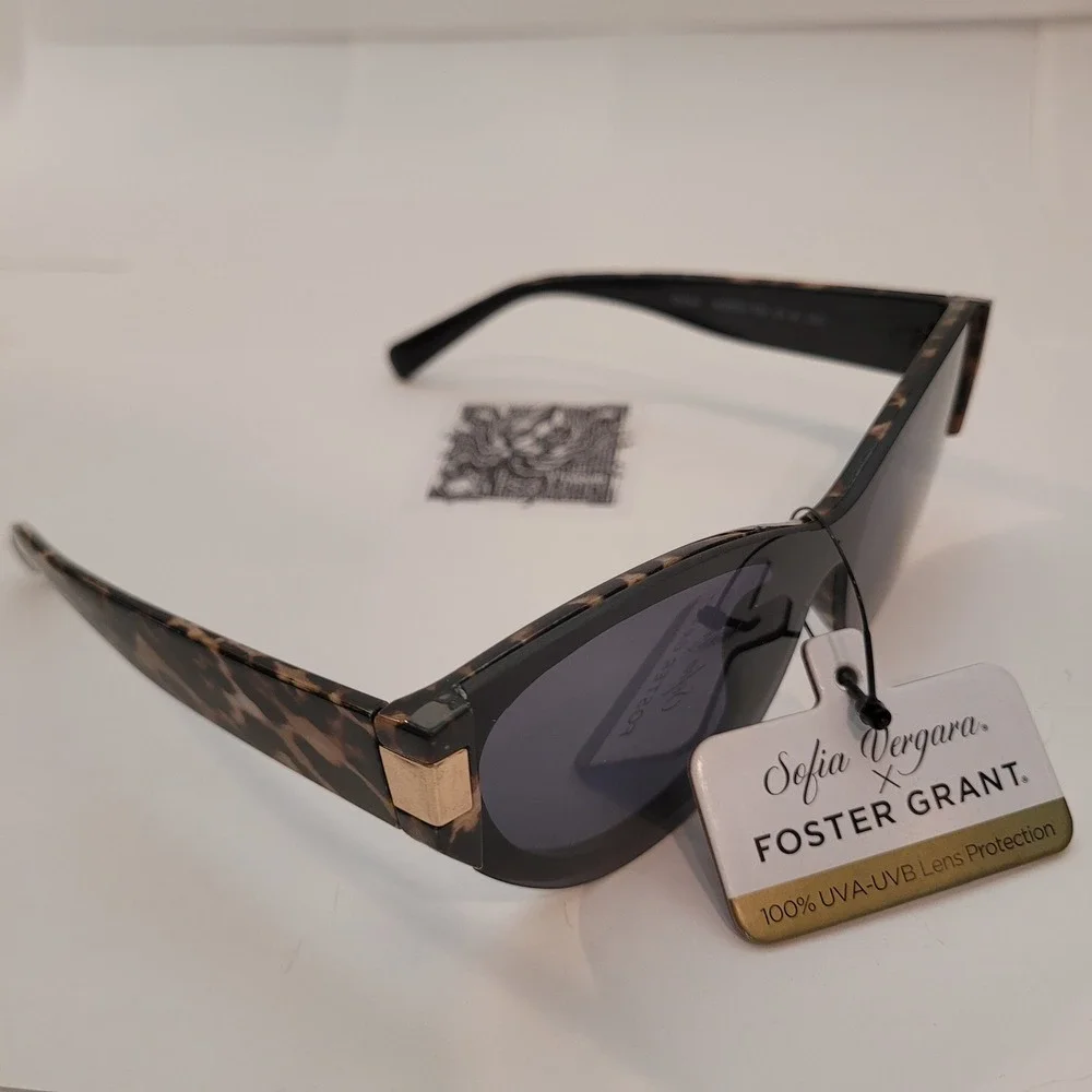 Sofia Vergara x Foster Grant Sunglasses Women Leopard Print Cat‎ Eye LEO V05